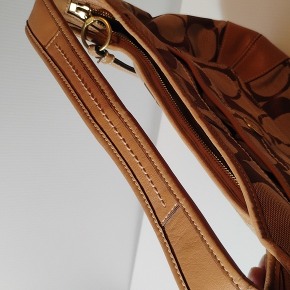 Coach M0632-10764 Signature C Hobo In Good Condition - Picture 5 of 9